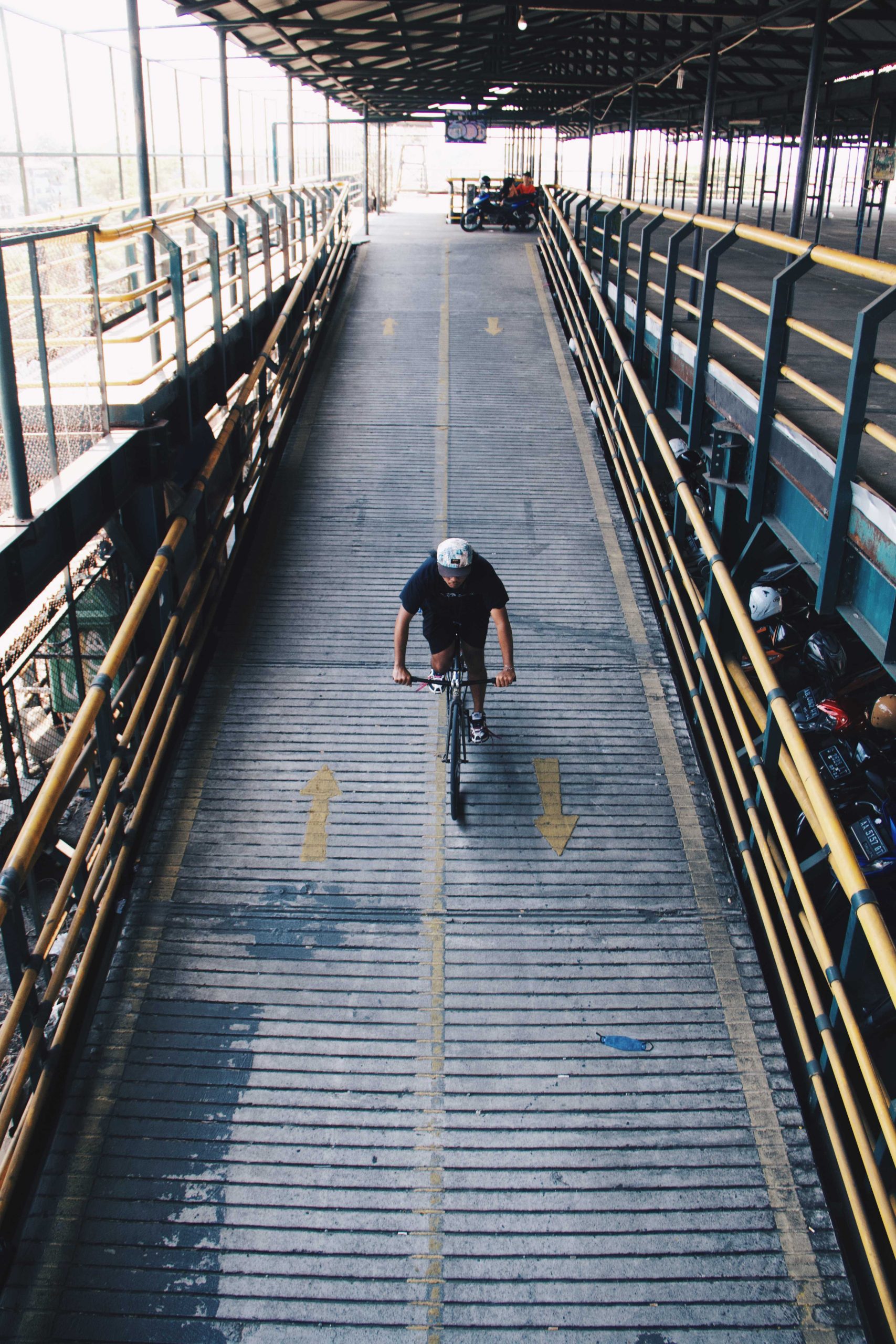 fixed gear bike down to the street from abu bakar ali parking lot at yogyakarta cities